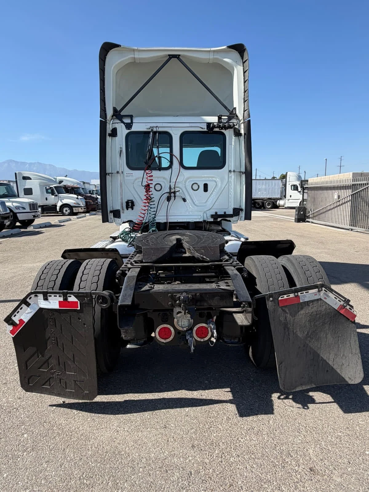 2019 Freightliner Cascadia in Fontana, CA — photo 5