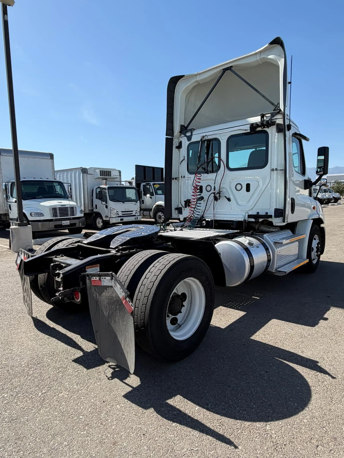 2019 Freightliner Cascadia in Fontana, CA — photo 4