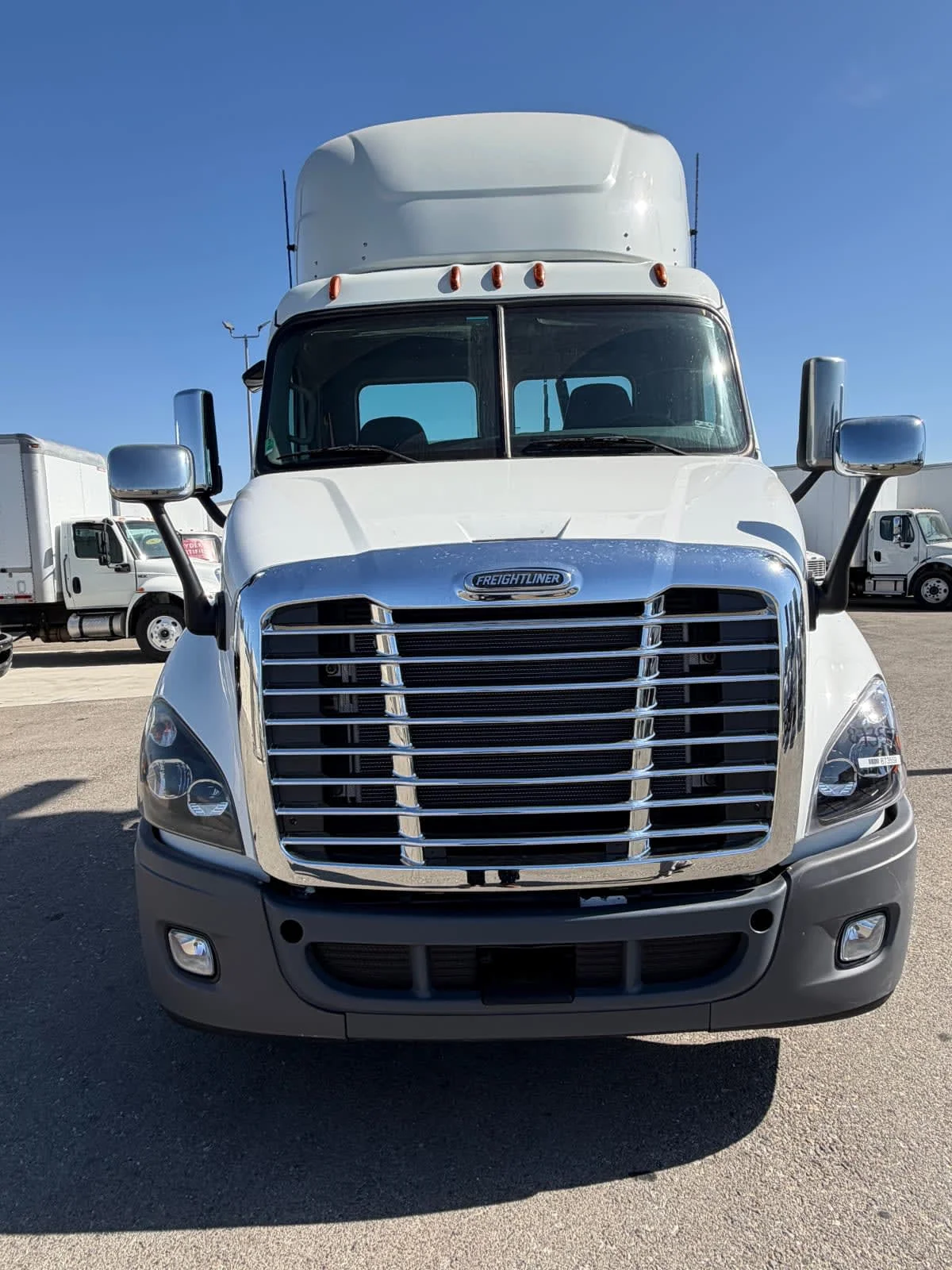 2019 Freightliner Cascadia in Fontana, CA — photo 2