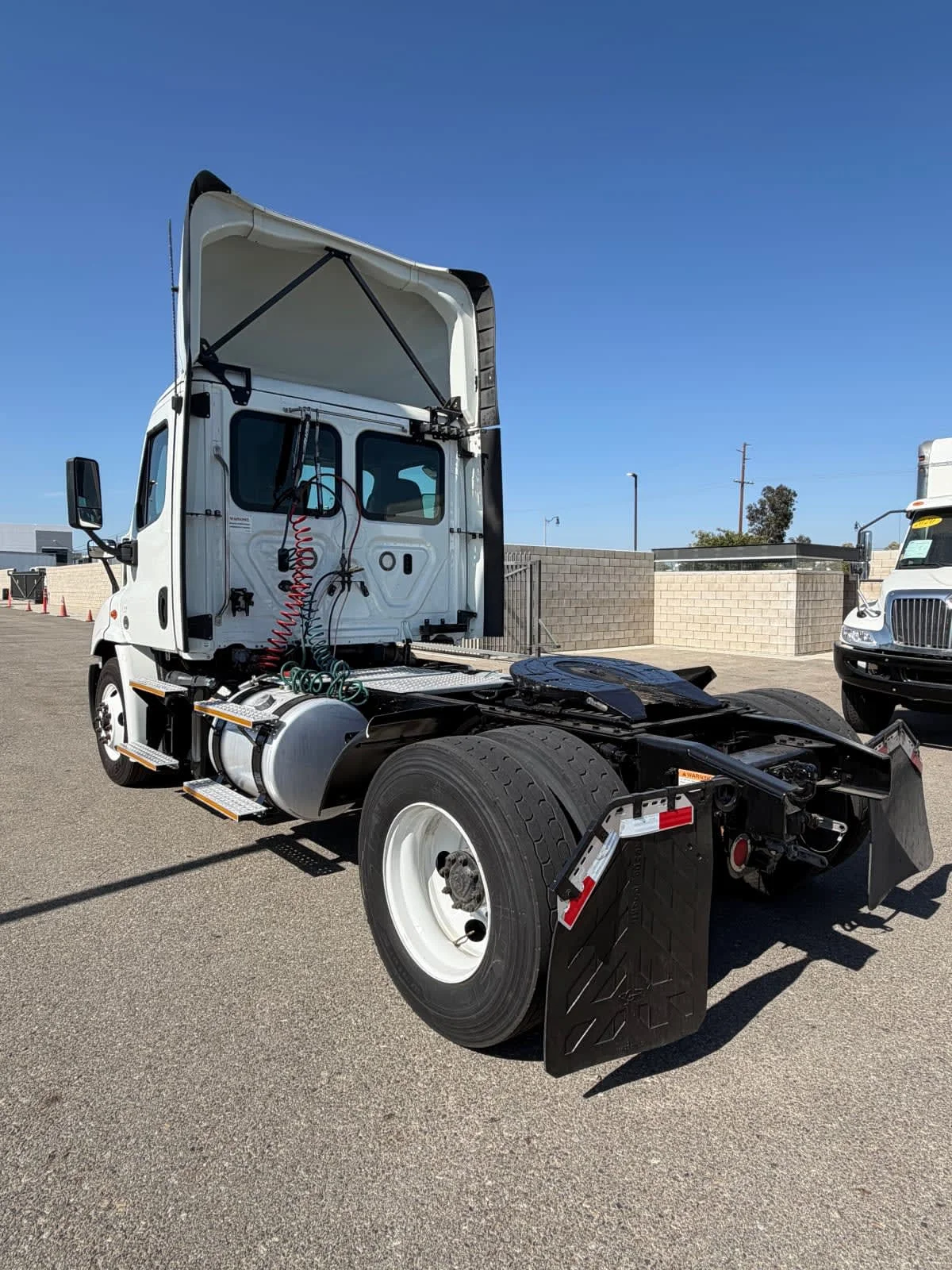 2019 Freightliner Cascadia in Fontana, CA — photo 6