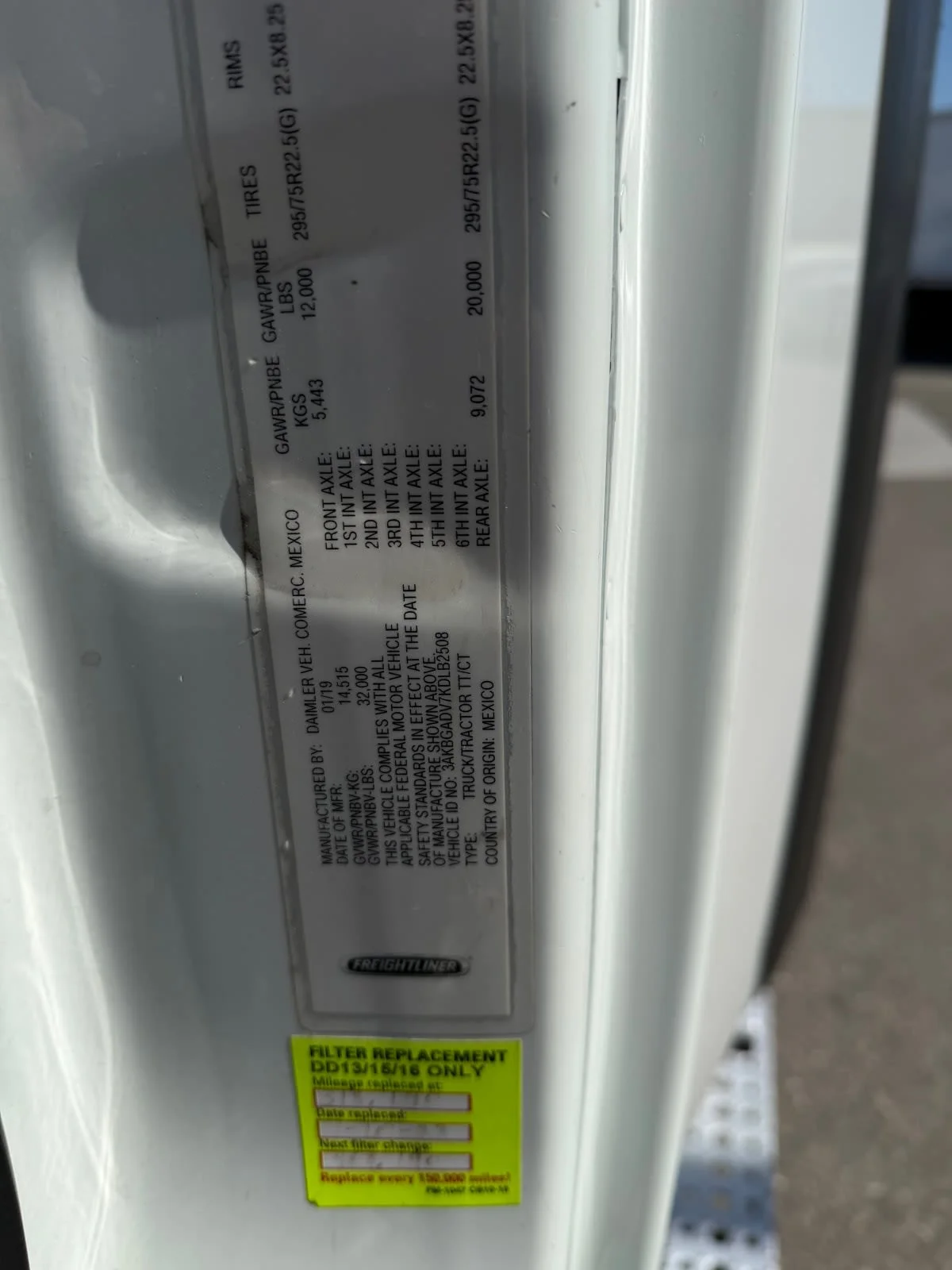 2019 Freightliner Cascadia in Fontana, CA — photo 9