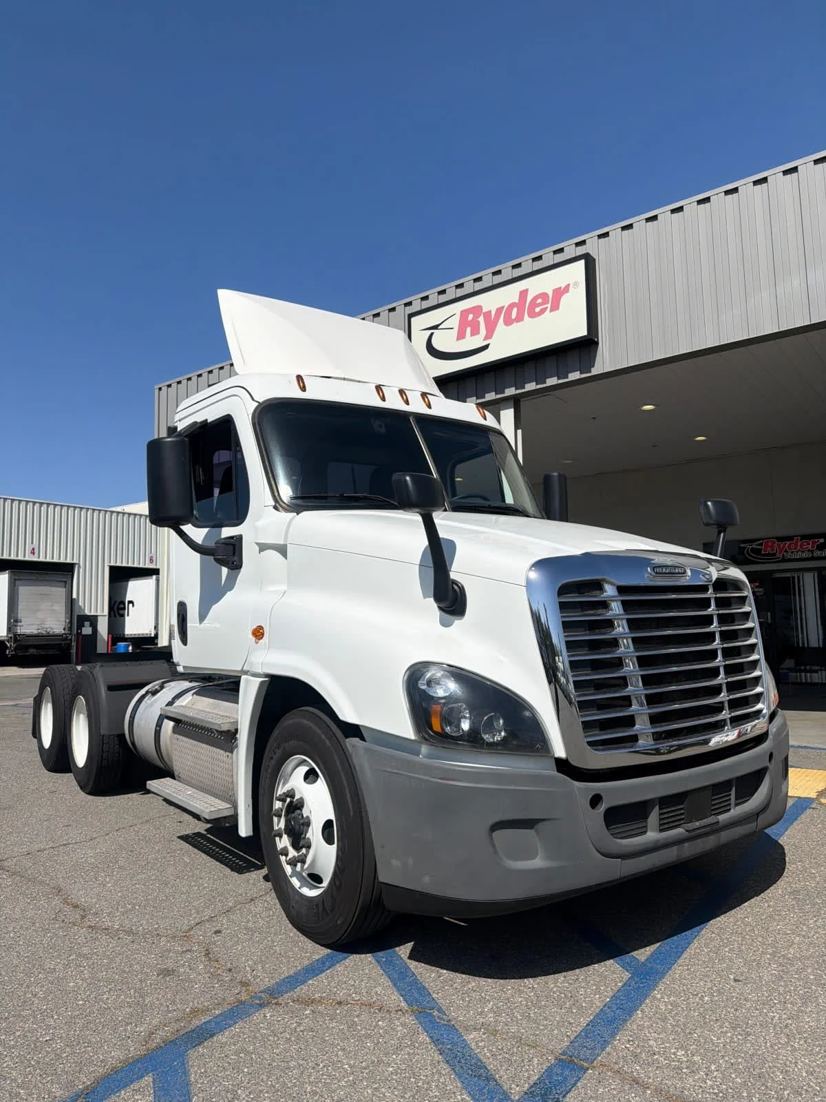 2019 Freightliner Cascadia in Pomona, CA — photo 3
