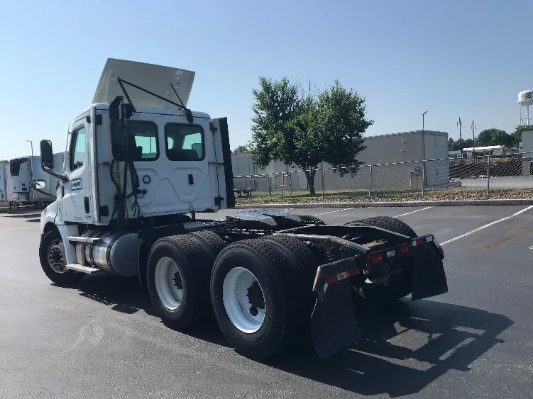 2021 Freightliner Cascadia in Lancaster, PA — photo 5