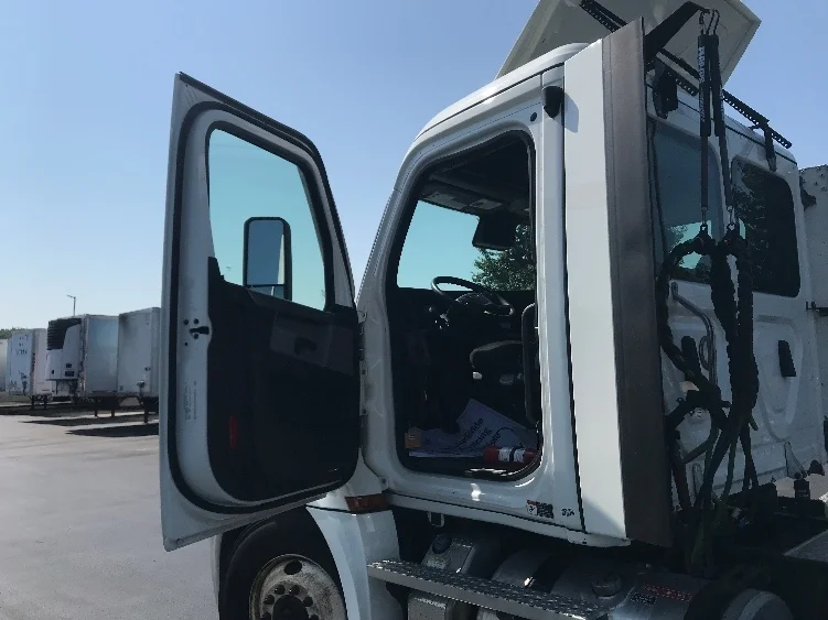 2021 Freightliner Cascadia in Lancaster, PA — photo 9