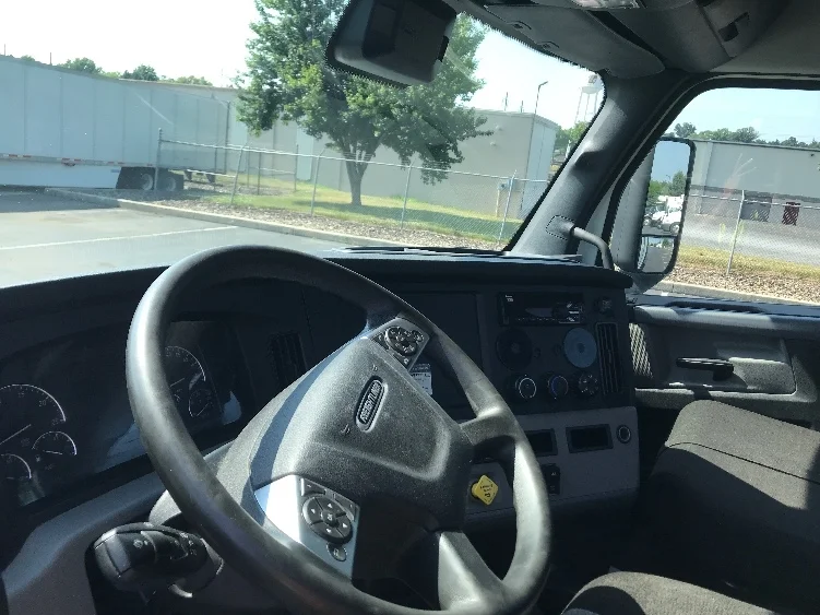2021 Freightliner Cascadia in Lancaster, PA — photo 10