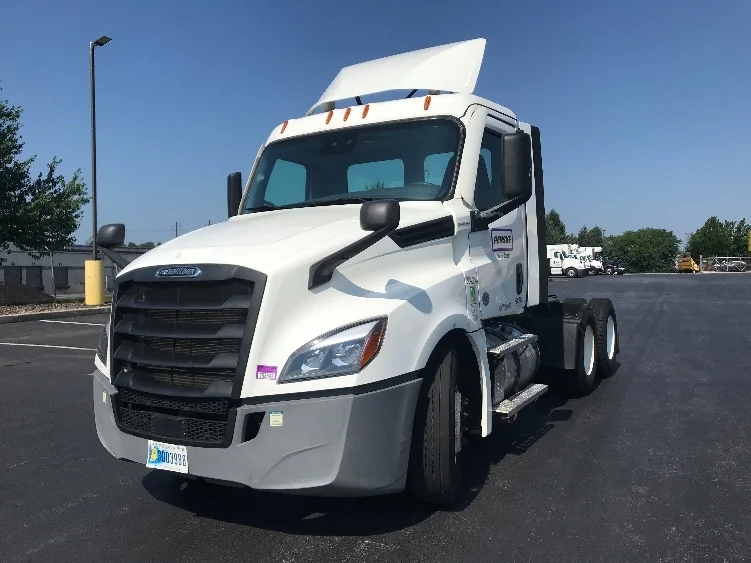 2021 Freightliner Cascadia in Lancaster, PA — photo 3