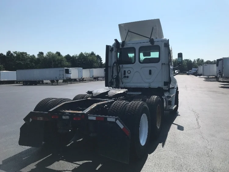 2021 Freightliner Cascadia in Lancaster, PA — photo 7