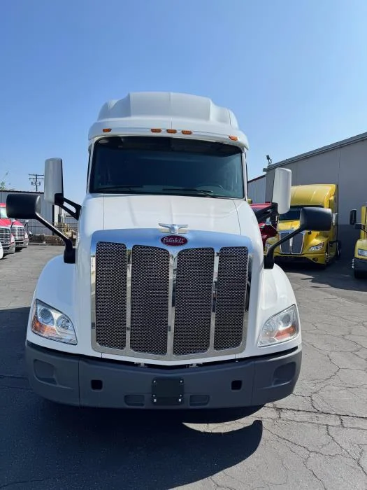 2021 Peterbilt 579 - image 3