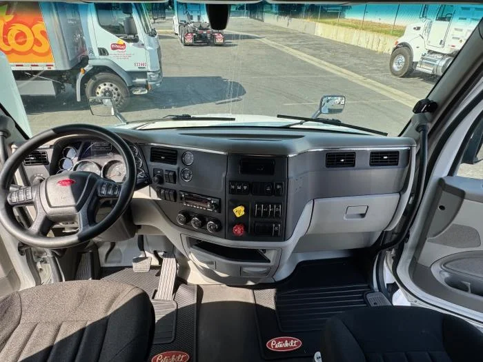2021 Peterbilt 579 - image 15