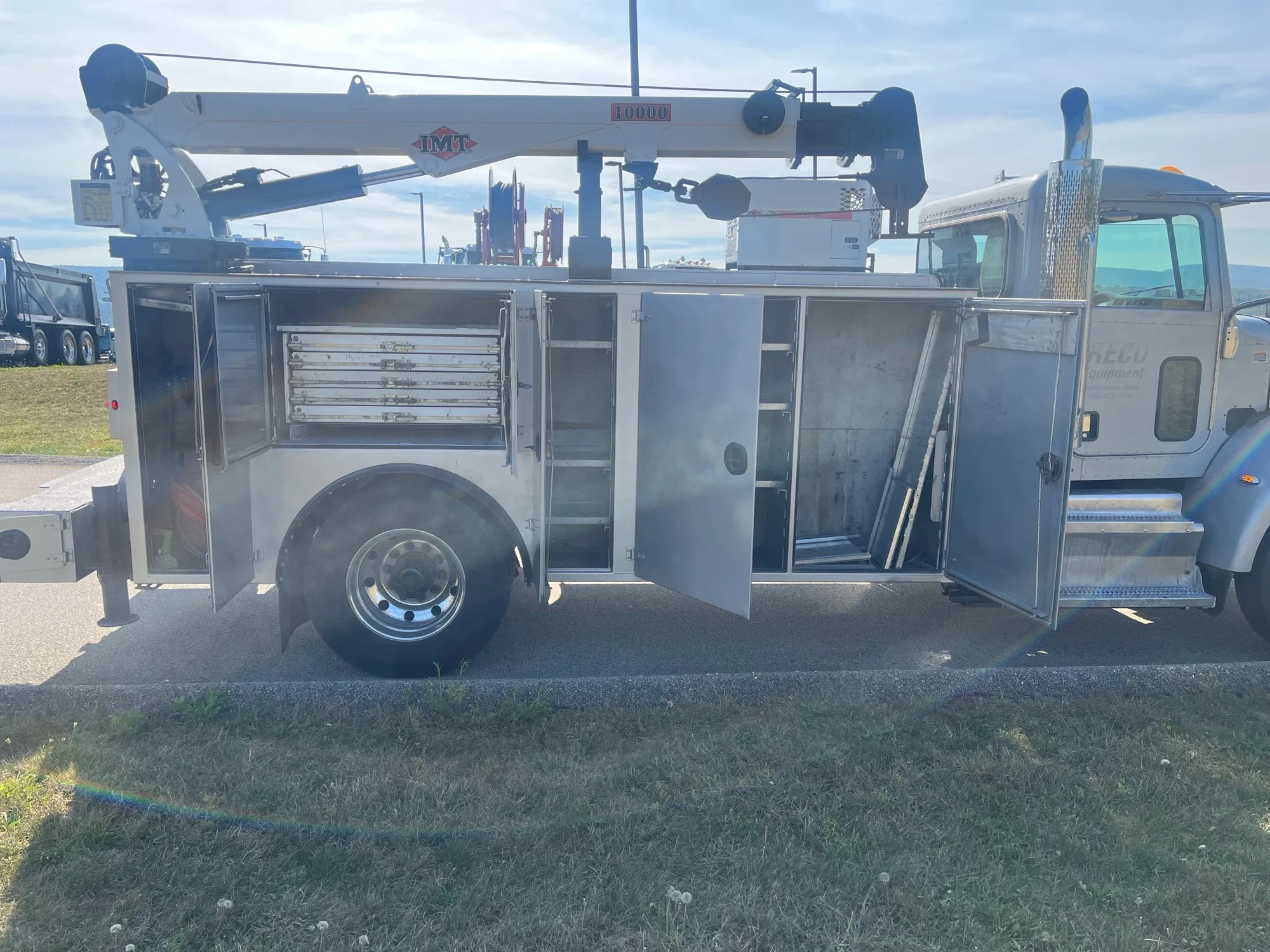 2014 Peterbilt 337 - image 6