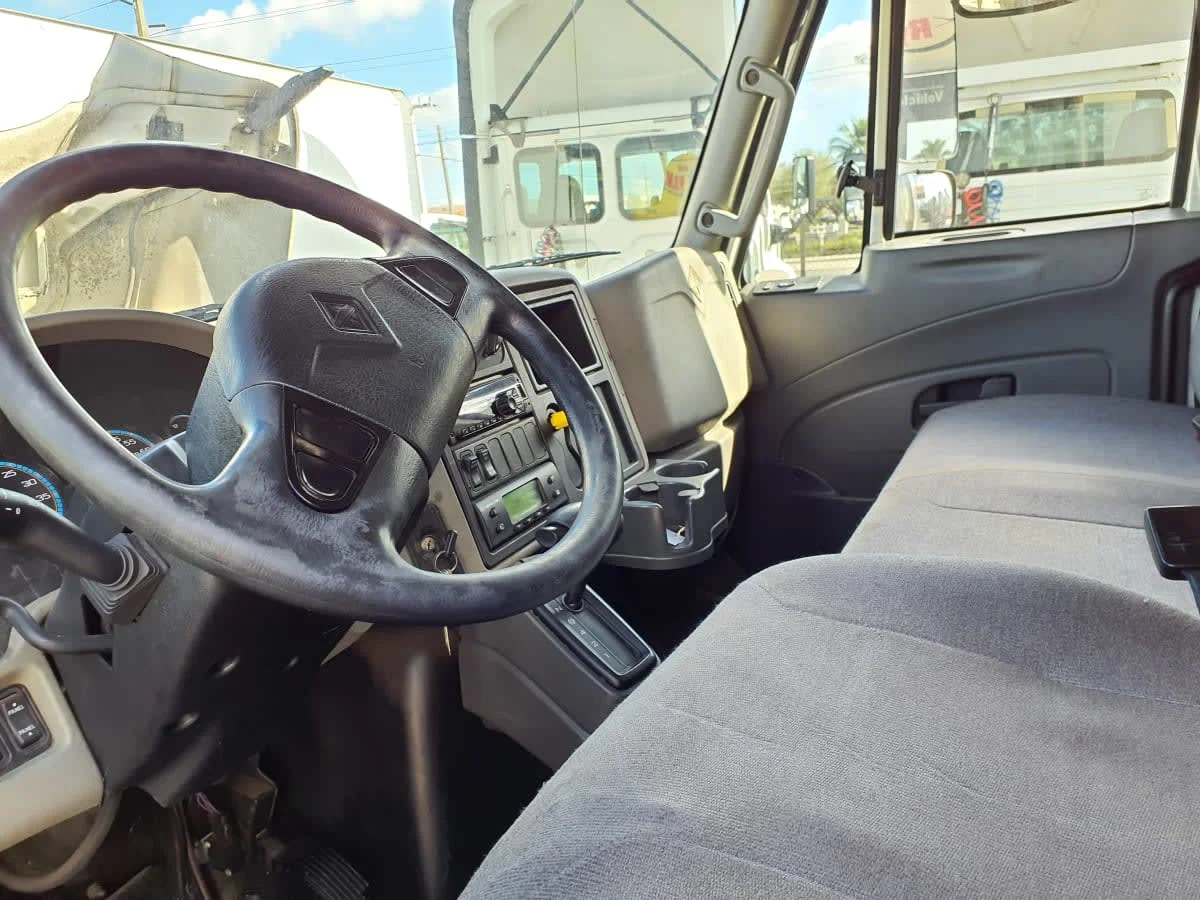 2018 International 4300 in Miami, FL — photo 8