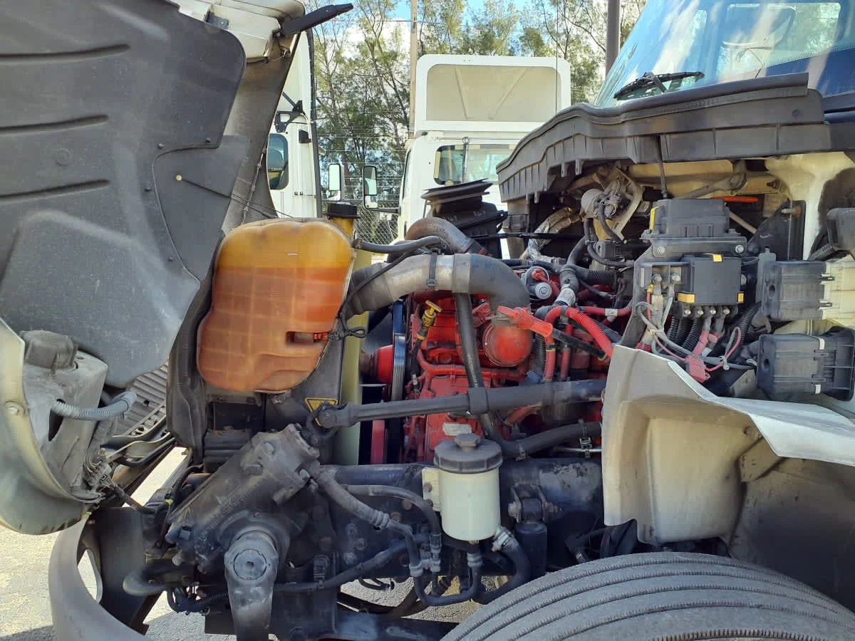 2018 International 4300 in Miami, FL — photo 10