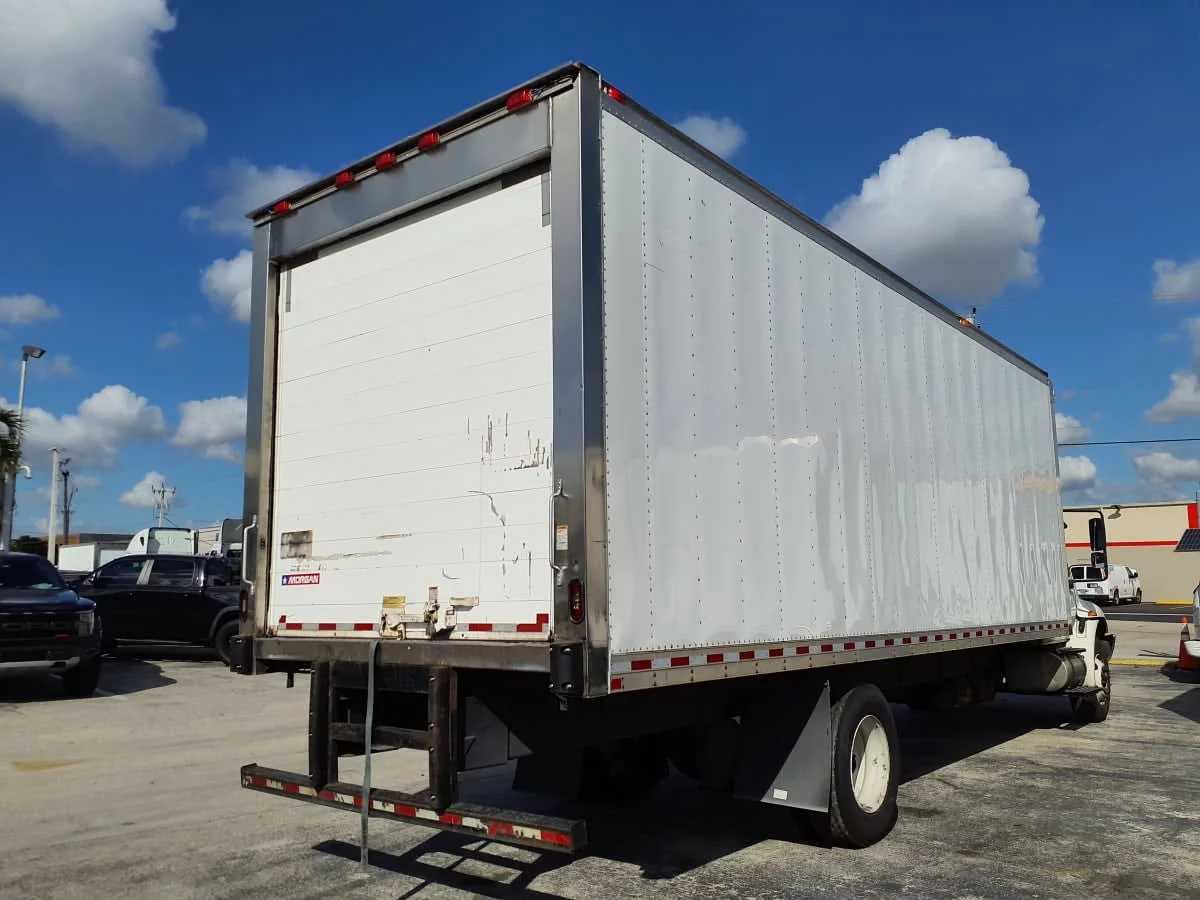 2018 International 4300 in Miami, FL — photo 4