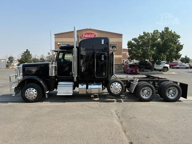 2023 Peterbilt 389 in Grand Junction, CO — photo 2