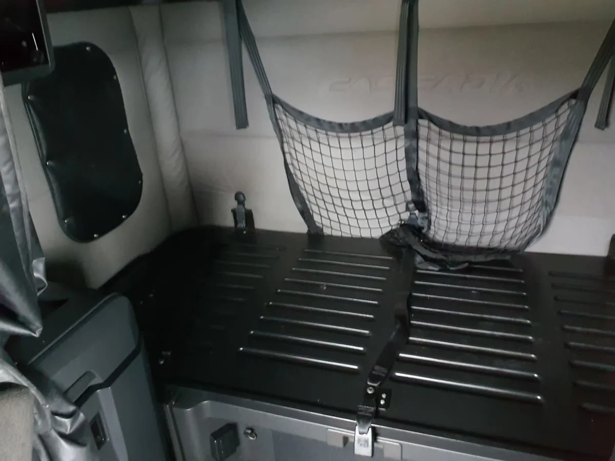 2020 Freightliner Cascadia - image 8