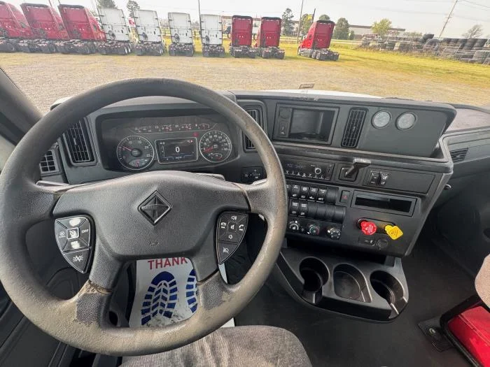 2021 International LT - image 15