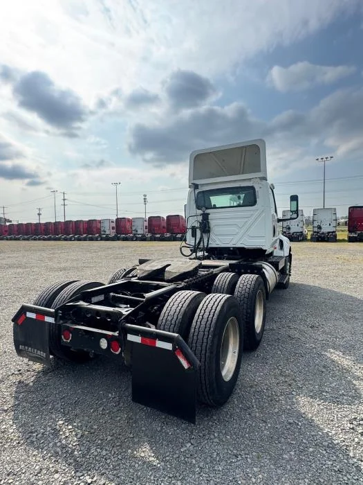 2021 International LT - image 6