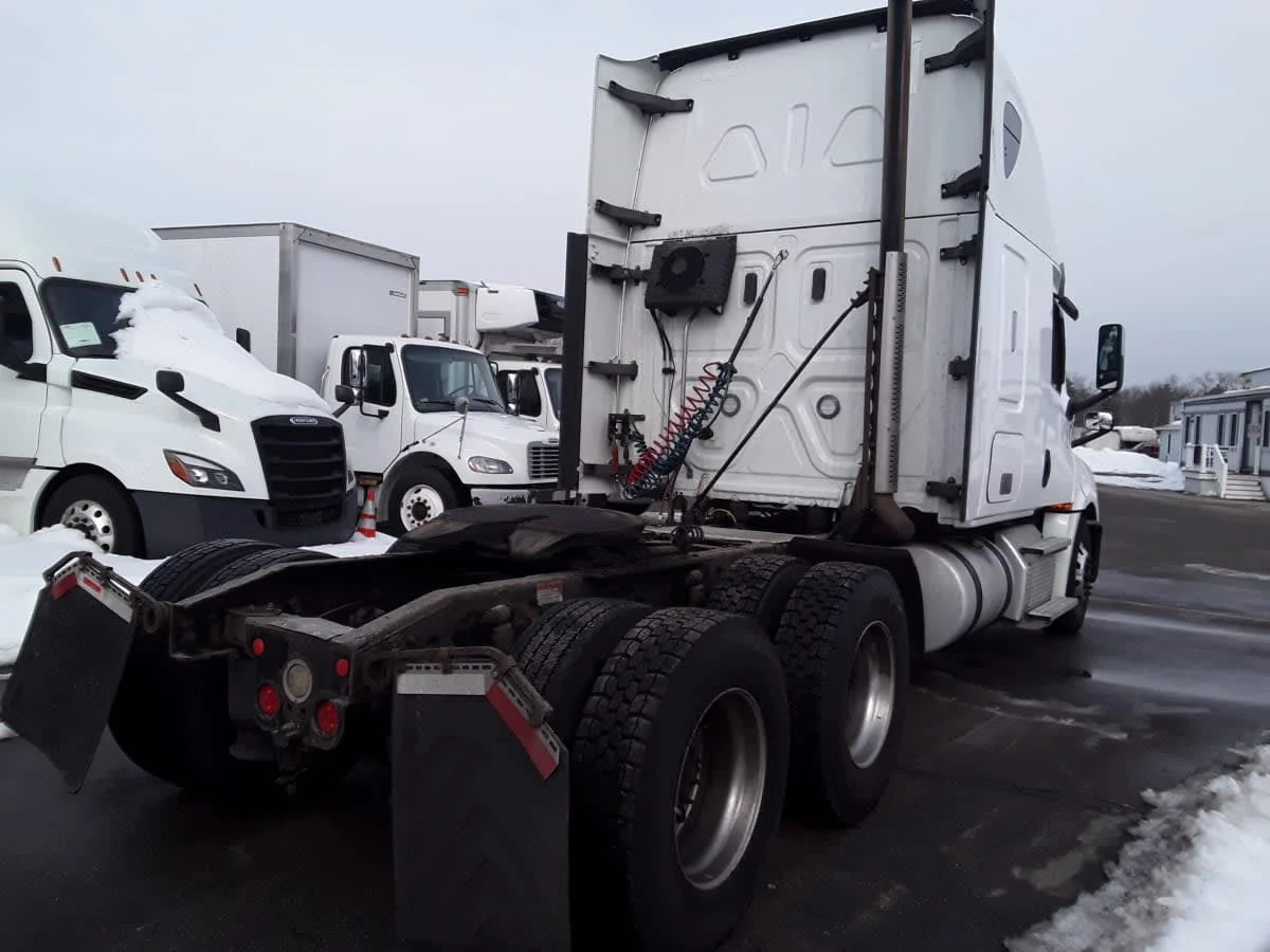 2019 Freightliner Cascadia in Salisbury, MA — photo 4