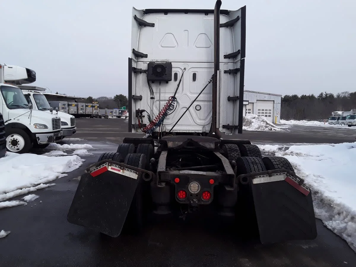 2019 Freightliner Cascadia in Salisbury, MA — photo 5