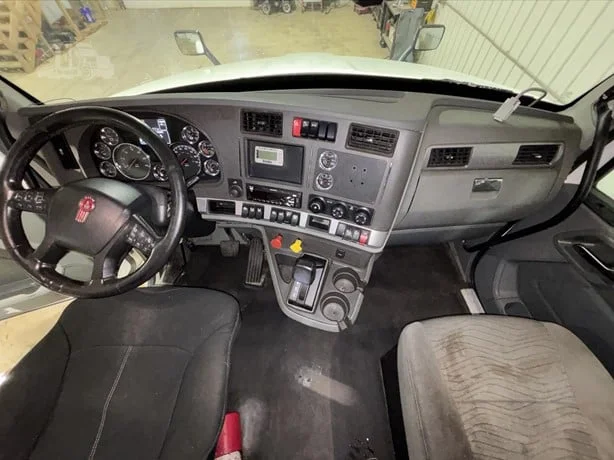 2018 Kenworth T680 - image 15