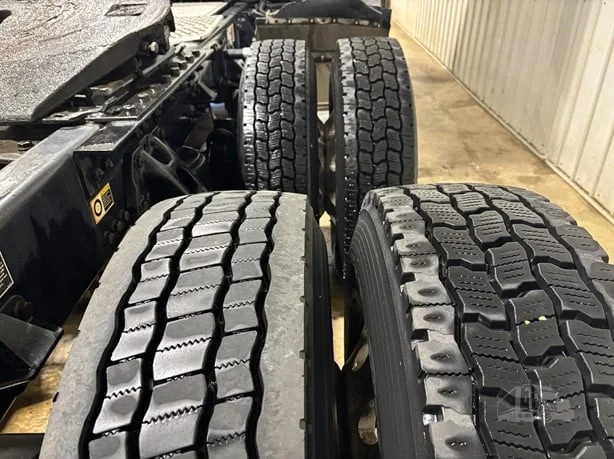 2018 Kenworth T680 - image 9