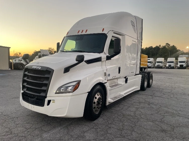 2022 Freightliner Cascadia - image 3