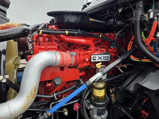 2023 International LT - image 19