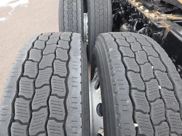 2023 International LT - image 15