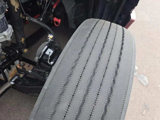 2023 International LT - image 23