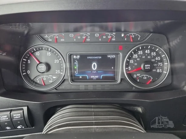 2023 International LT - image 30