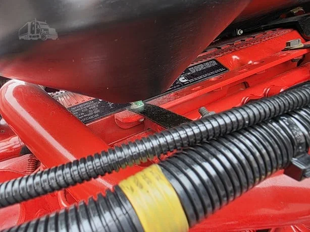 2023 International LT - image 20