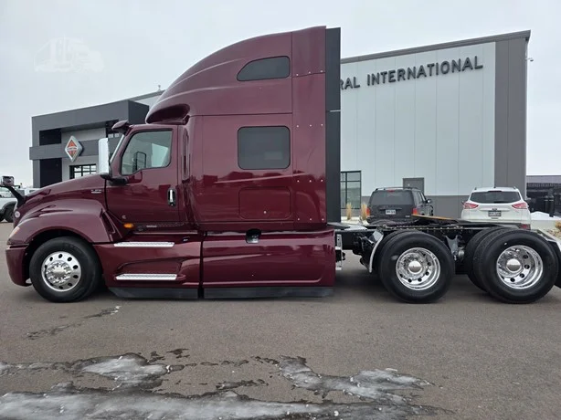 2023 International LT - image 2