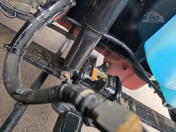 2023 International LT - image 25