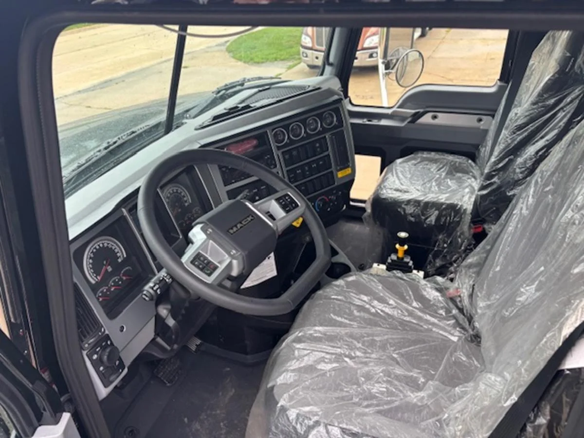 2026 Mack in Cedar Rapids, IA — photo 11