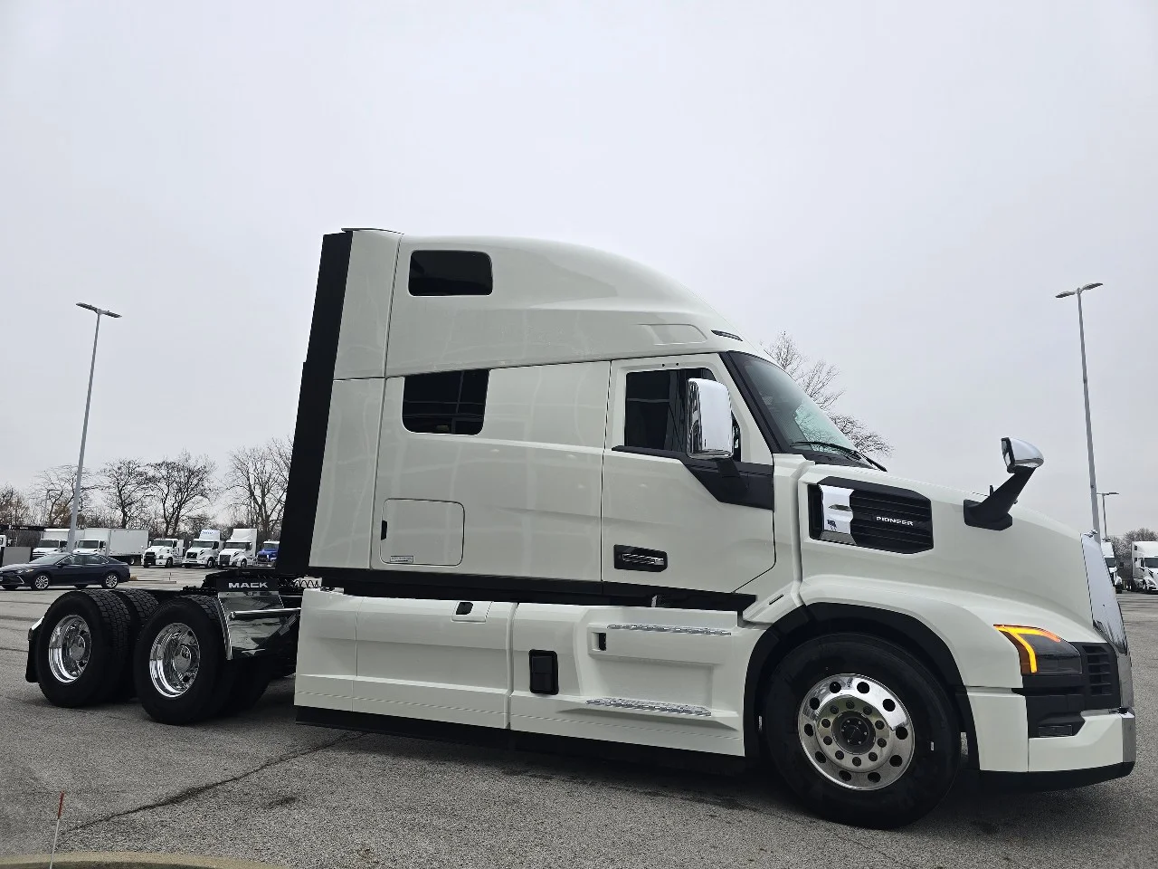 2026 Mack Pinnacle in Toledo, OH — photo 3