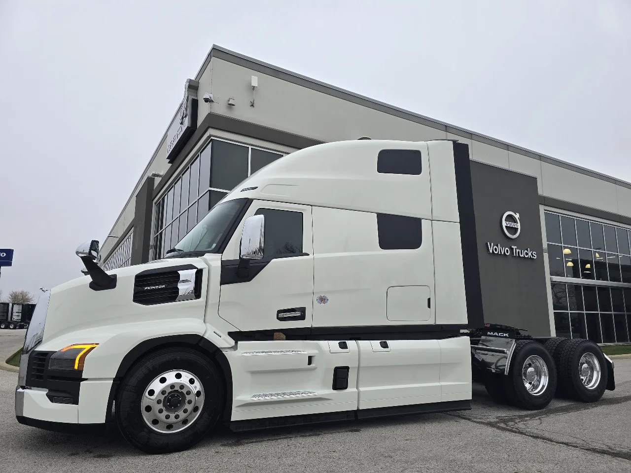 2026 Mack Pinnacle in Toledo, OH — photo 7