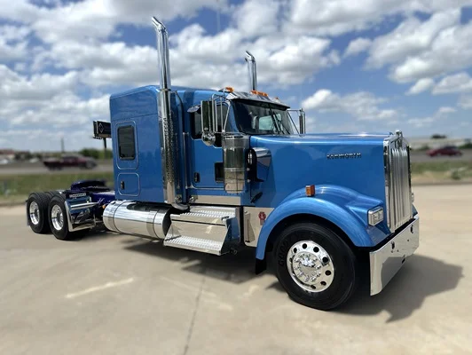 2027 Kenworth W900