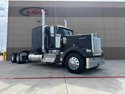 2027 Kenworth W900