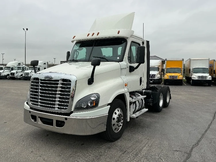 2019 Freightliner Cascadia in La Porte, IN — photo 3