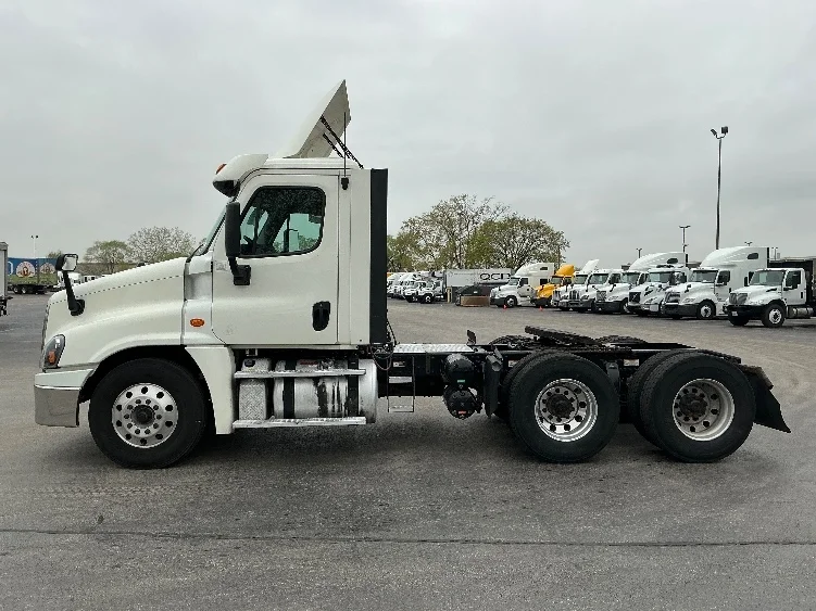 2019 Freightliner Cascadia in La Porte, IN — photo 4