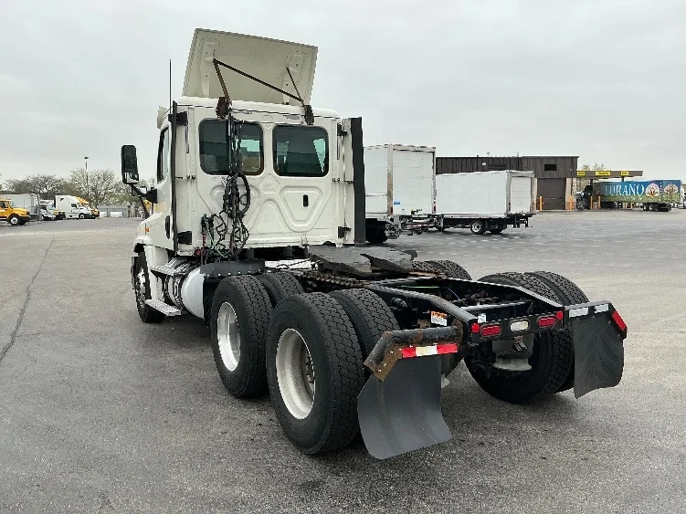 2019 Freightliner Cascadia in La Porte, IN — photo 5