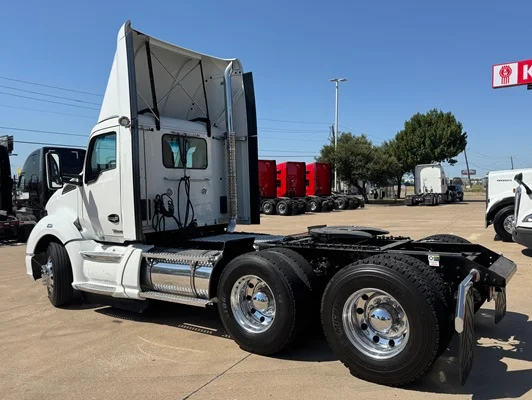 2022 Kenworth T680 in Dallas, TX — photo 13
