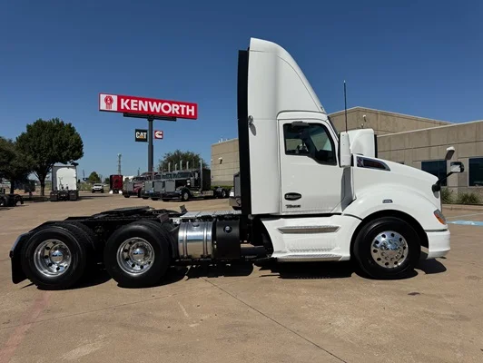 2022 Kenworth T680 in Dallas, TX — photo 9