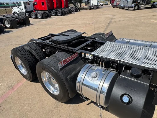 2022 Kenworth T680 in Dallas, TX — photo 15