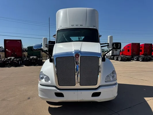 2022 Kenworth T680 in Dallas, TX — photo 14