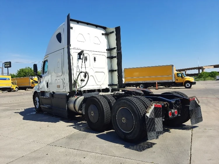 2023 Freightliner Cascadia - image 5