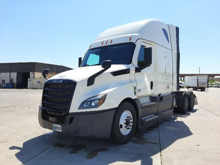 2023 Freightliner Cascadia - image 3