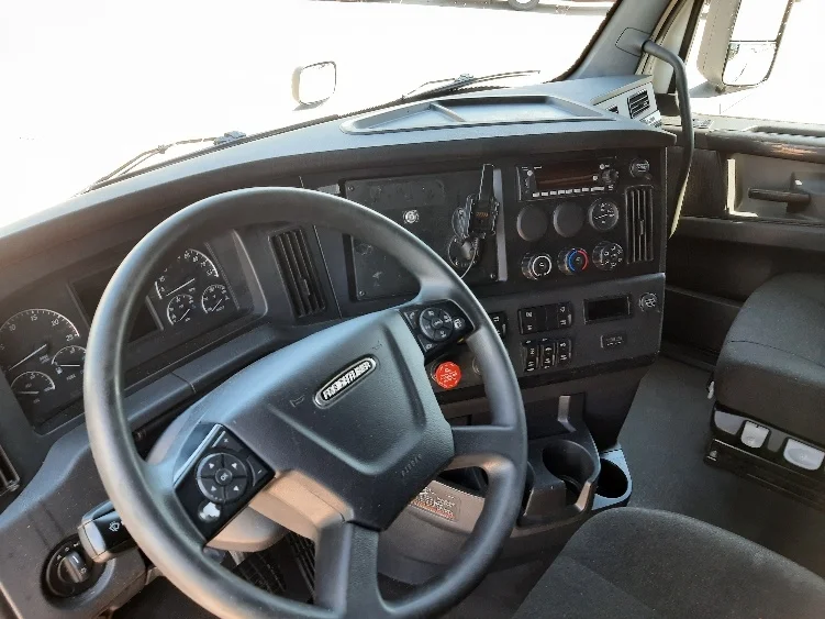 2023 Freightliner Cascadia - image 10