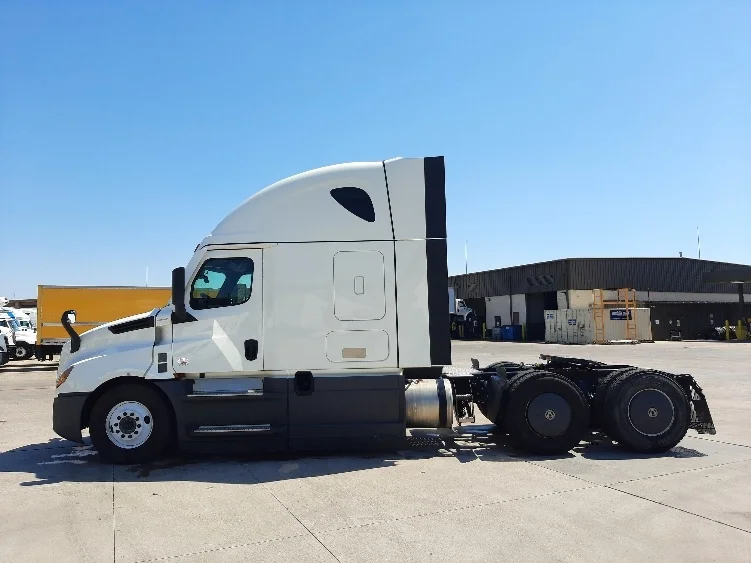 2023 Freightliner Cascadia - image 4