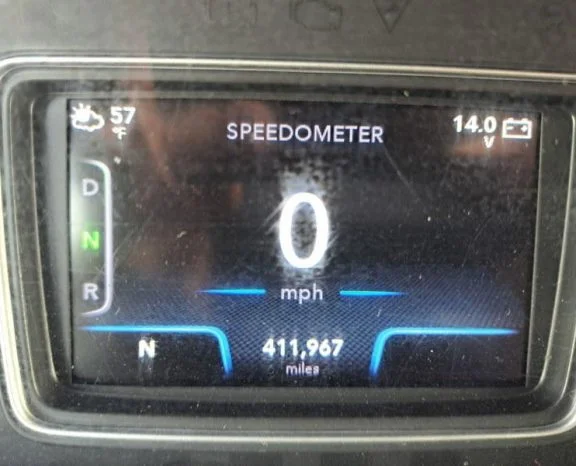 2022 International LT - image 1